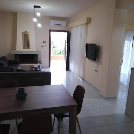 Souvlakis Pool 아파트호텔 하니아