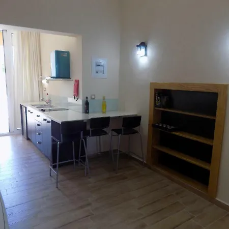 Souvlakis Pool 아파트호텔