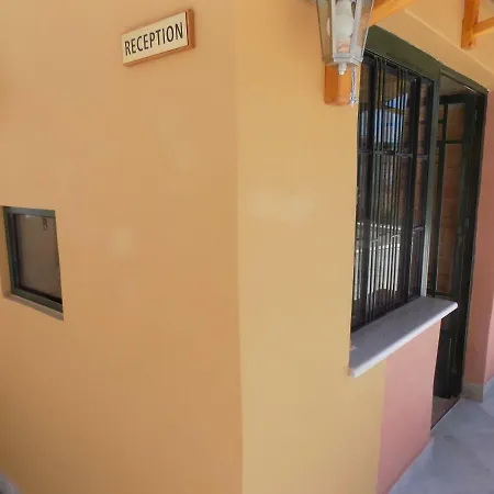 Souvlakis Pool 하니아