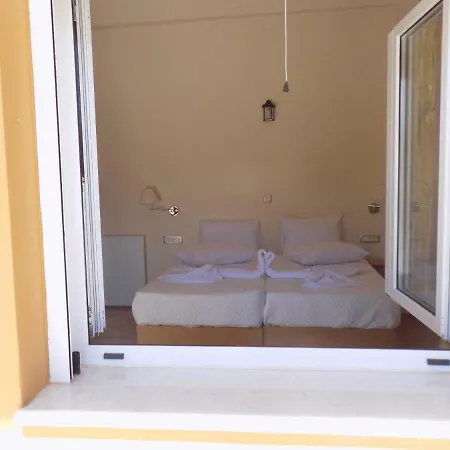 Souvlakis Pool 하니아