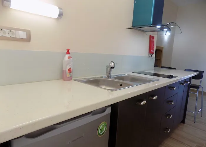 Souvlakis Pool アパートホテル 4*