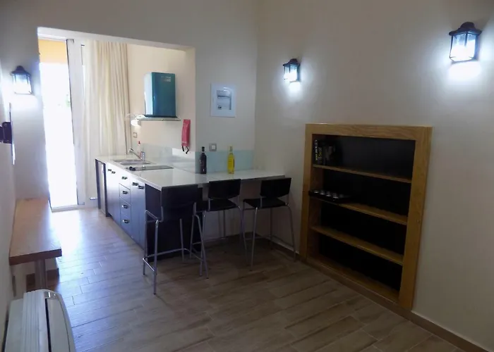 Souvlakis Pool Aparthotel