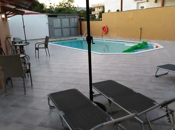 Souvlakis Pool アパートホテル ハニア