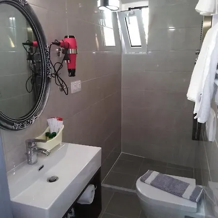 Souvlakis Pool Ξενοδοχείο με διαμερίσματα Χανιά