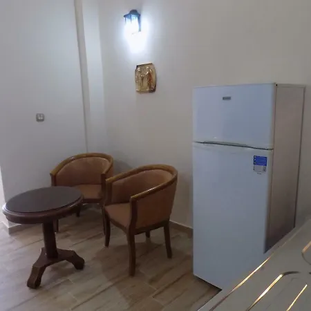 Ξενοδοχείο με διαμερίσματα Souvlakis Pool 4*