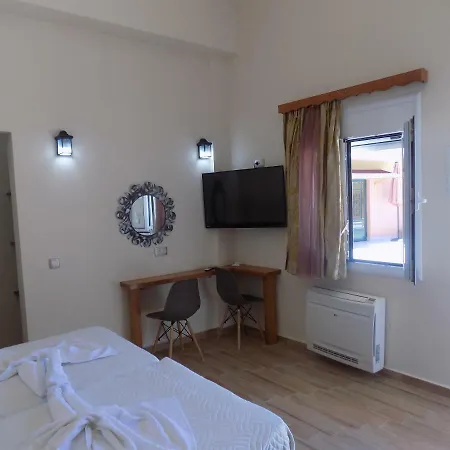 Souvlakis Pool 4*