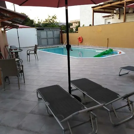 Souvlakis Pool Ξενοδοχείο με διαμερίσματα Χανιά