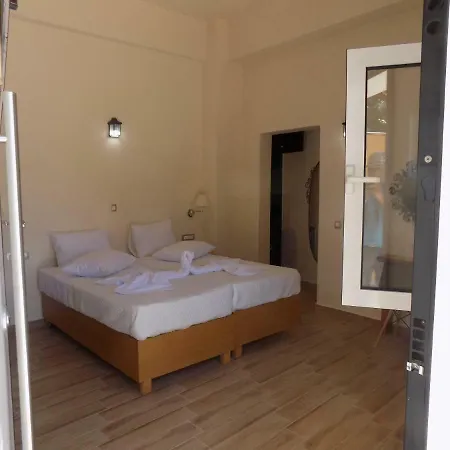 Souvlakis Pool خانيا