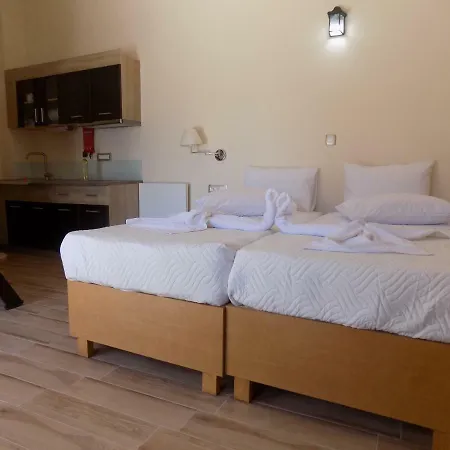 Souvlakis Pool خانيا