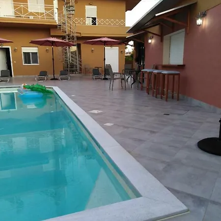 Souvlakis Pool * Ханья