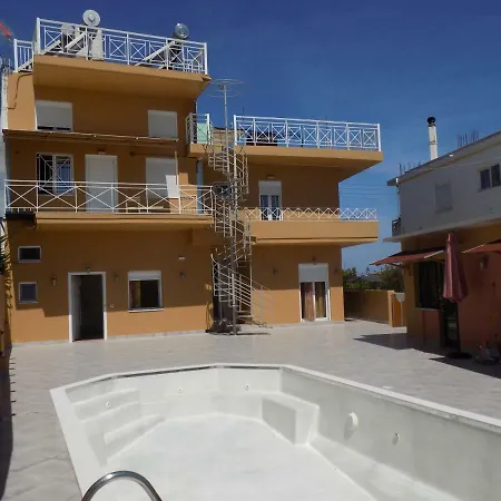 Souvlakis Pool Ханья