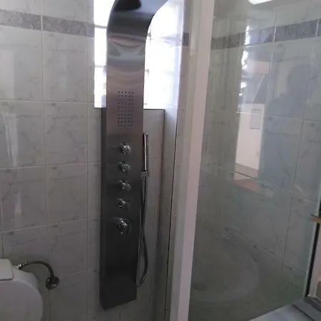 Souvlakis Pool شقة فندقية 4*