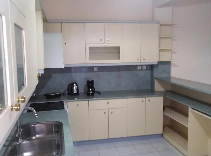 Souvlakis Pool شقة فندقية 4*