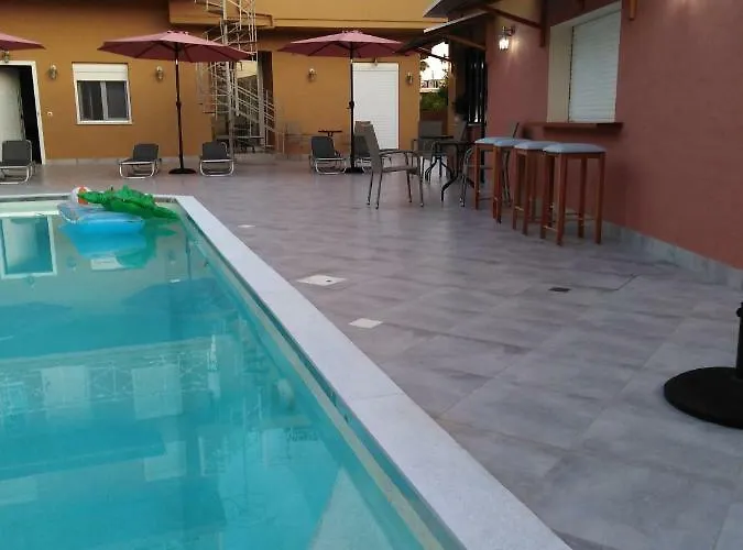 Souvlakis Pool 4* خانيا