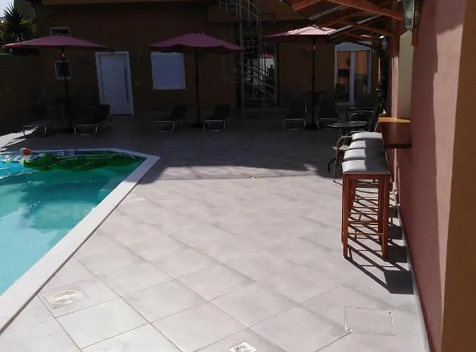 Souvlakis Pool 4* خانيا