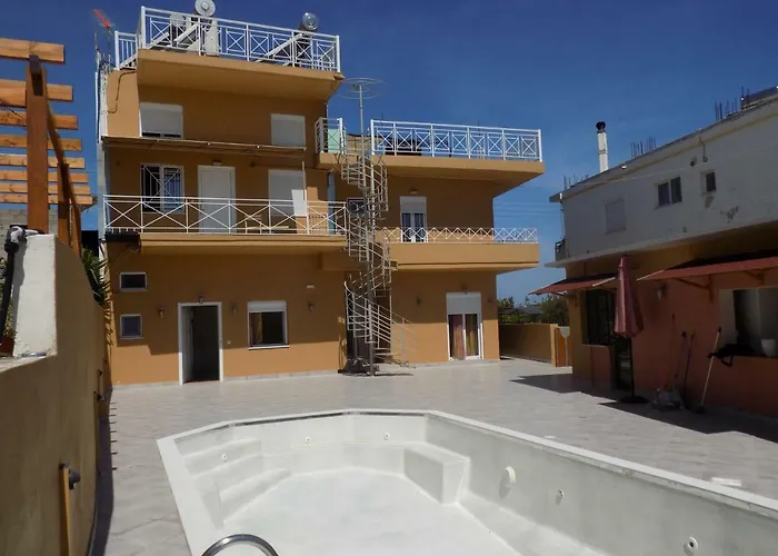 Souvlakis Pool Ханья (Крит)