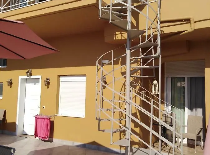 Souvlakis Pool شقة فندقية 4*