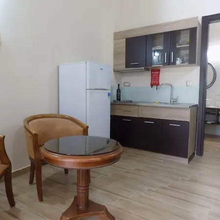 Souvlakis Pool خانيا
