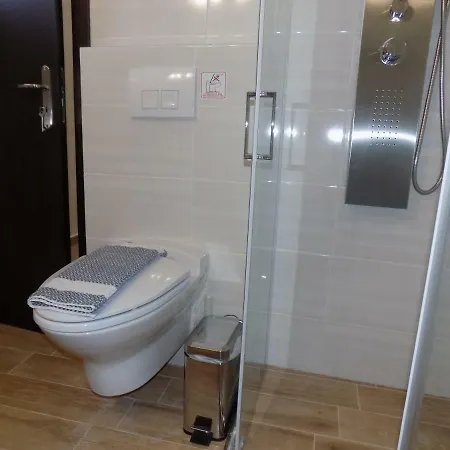 Souvlakis Pool خانيا