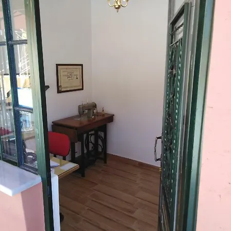 Souvlakis Pool Aparthotel