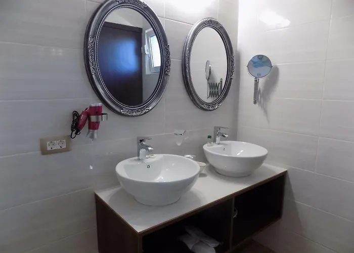 Aparthotel Souvlakis Pool